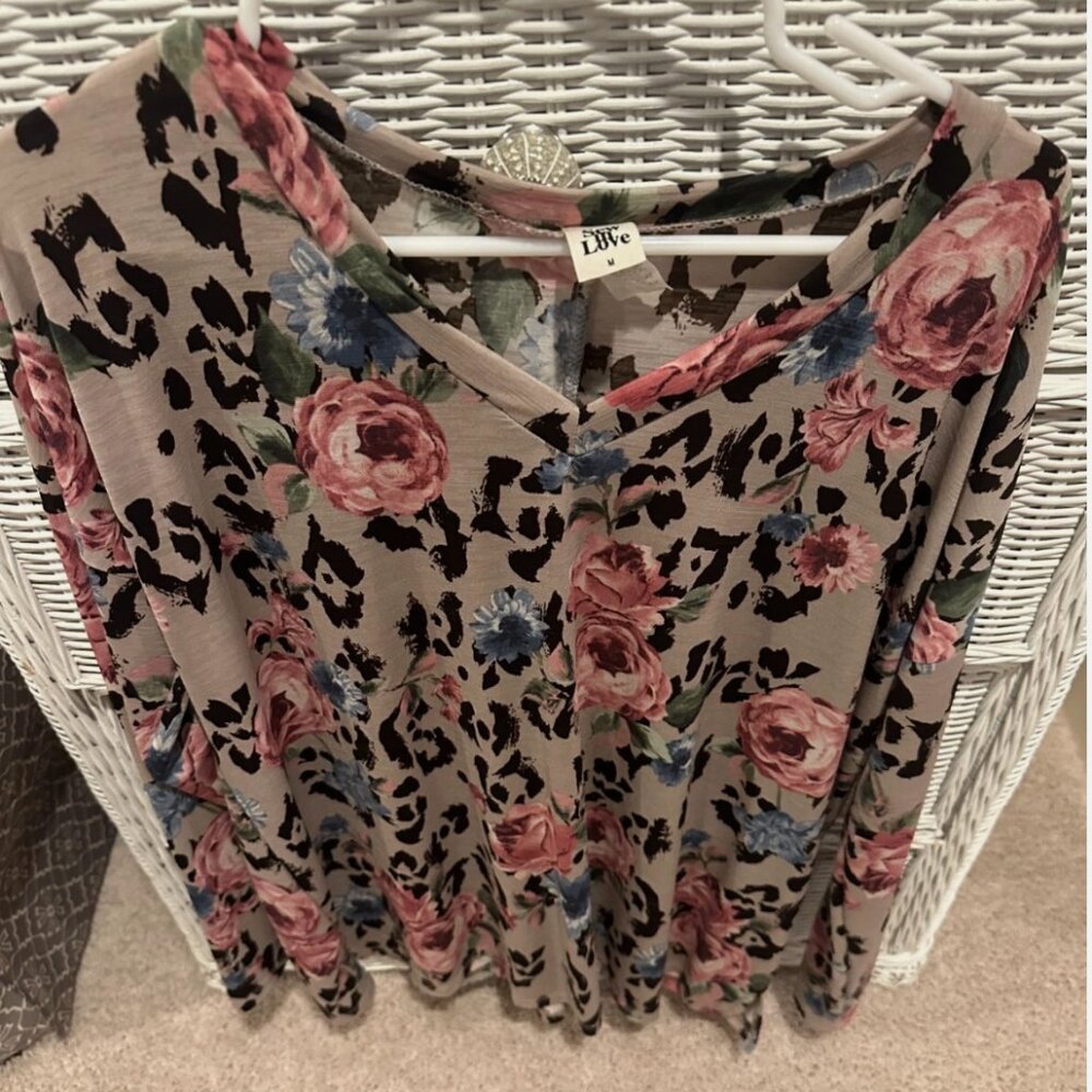 Ladies Sew in Love V-Neck Top- Taupe, Brown & Pink Print- Medium